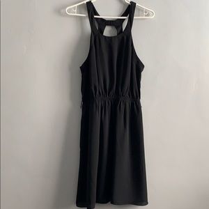 Black sleeveless dress